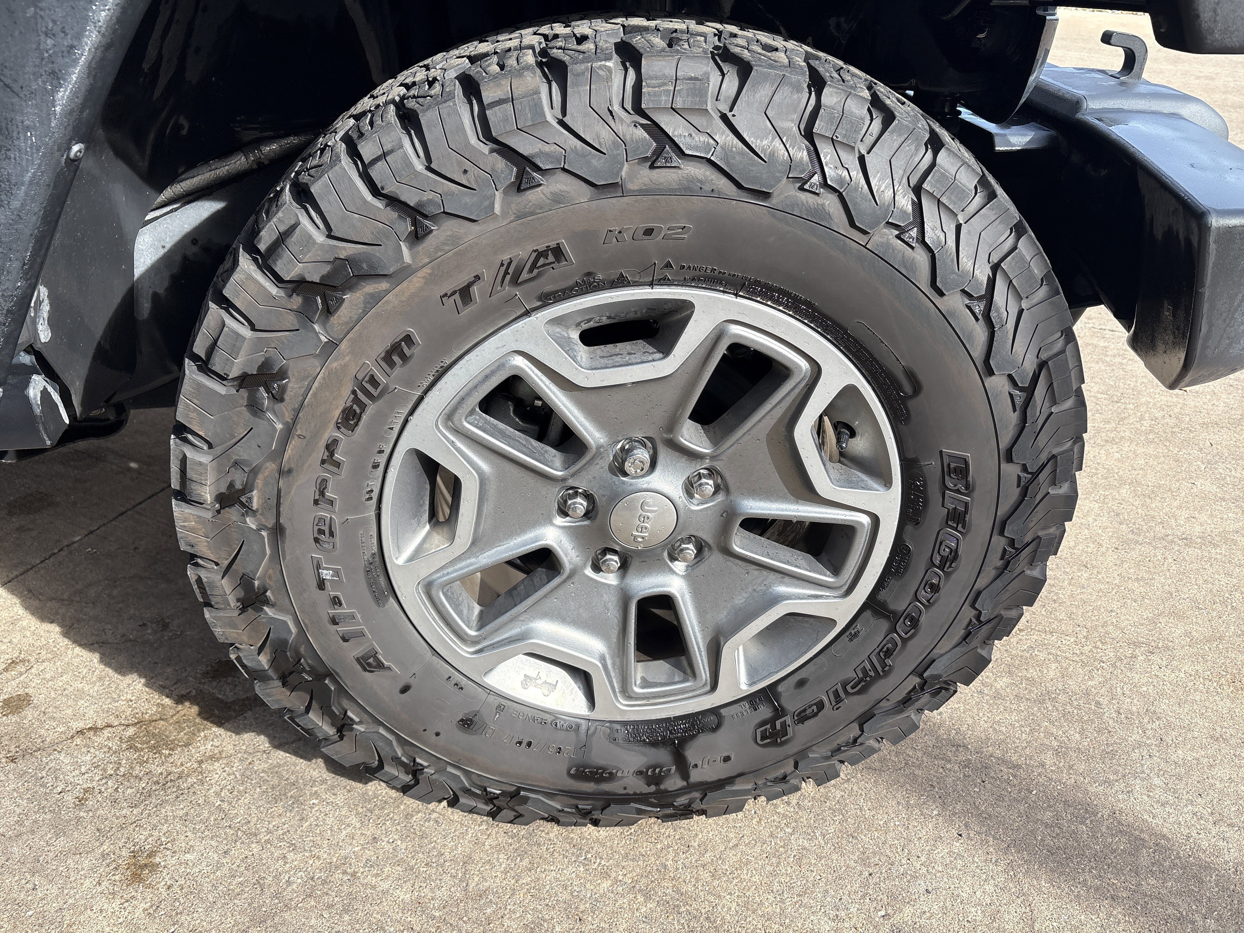 Used 2018 Jeep Wrangler Unlimited Rubicon w/ Cold Weather Group image 13