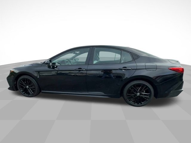 Used 2025 Toyota Camry SE image 4