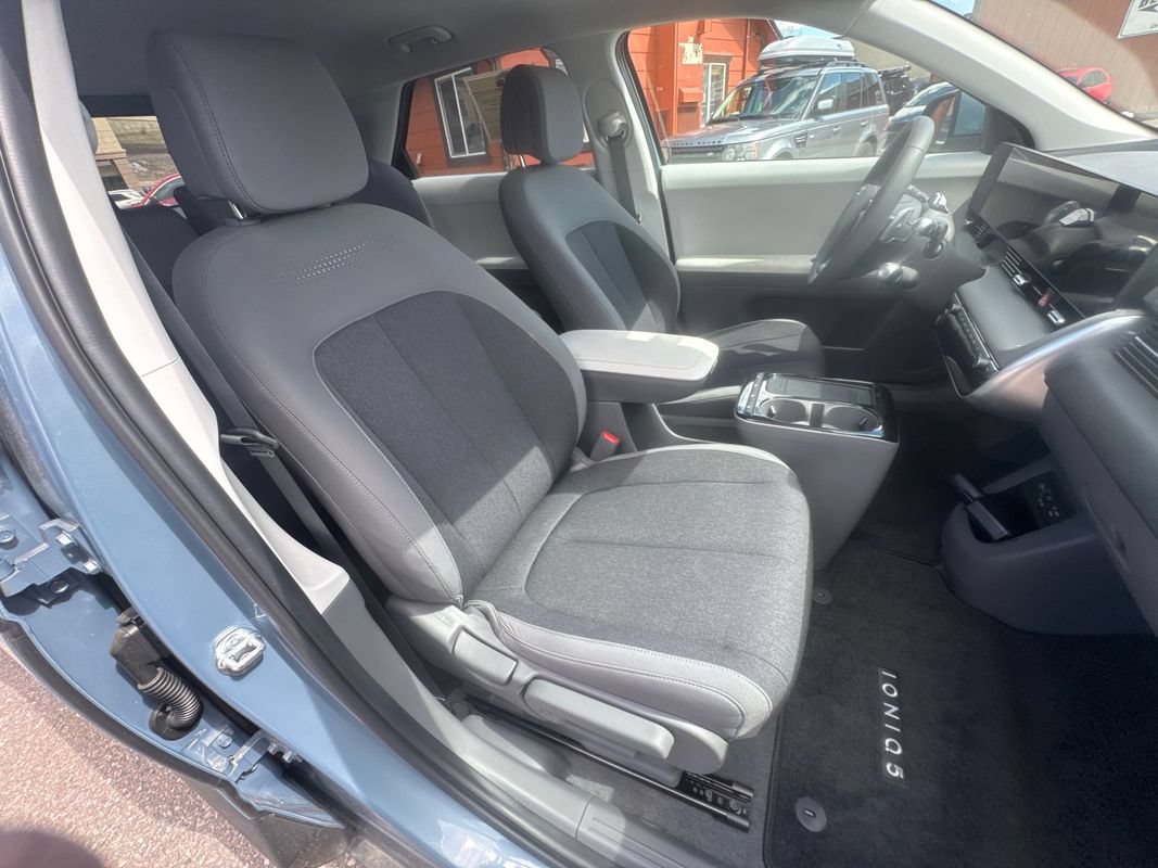 Used 2025 Hyundai Ioniq 5 SE AWD/4WD image 19