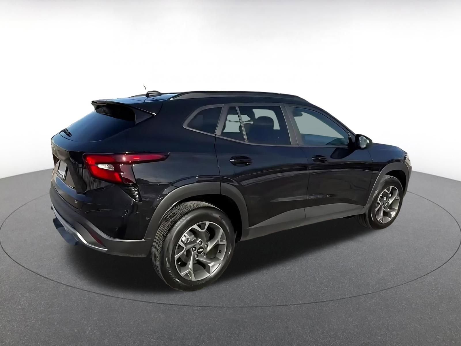 Used 2025 Chevrolet Trax LT w/ LT Convenience Package image 14