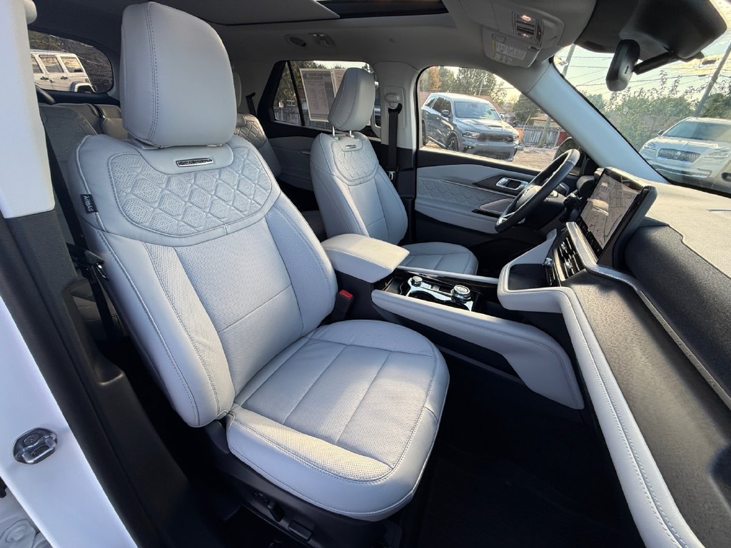 Used 2026 Ford Explorer Platinum w/ LUX Leather Package AWD/4WD image 31