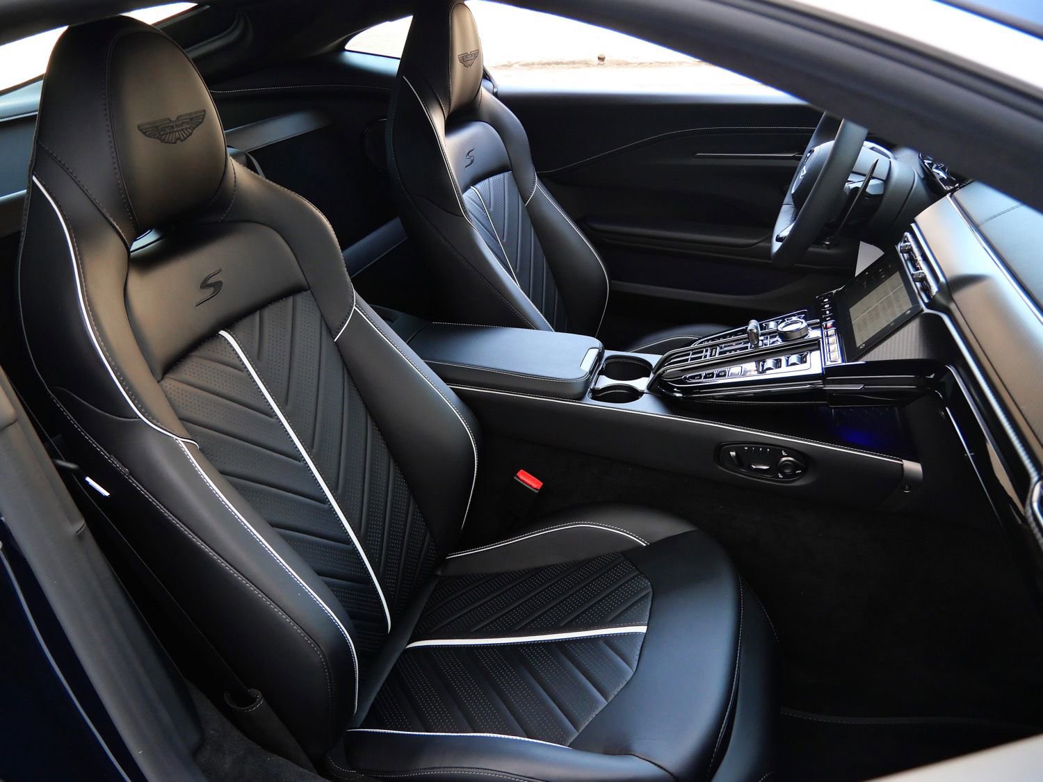 New 2026 Aston Martin V8 Vantage S RWD image 12