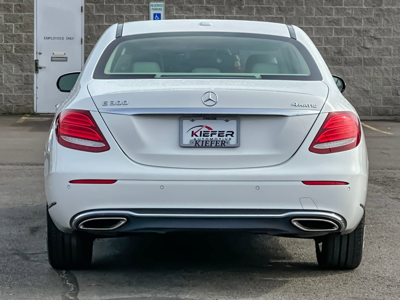 Used 2018 Mercedes-Benz E 300 4MATIC image 5