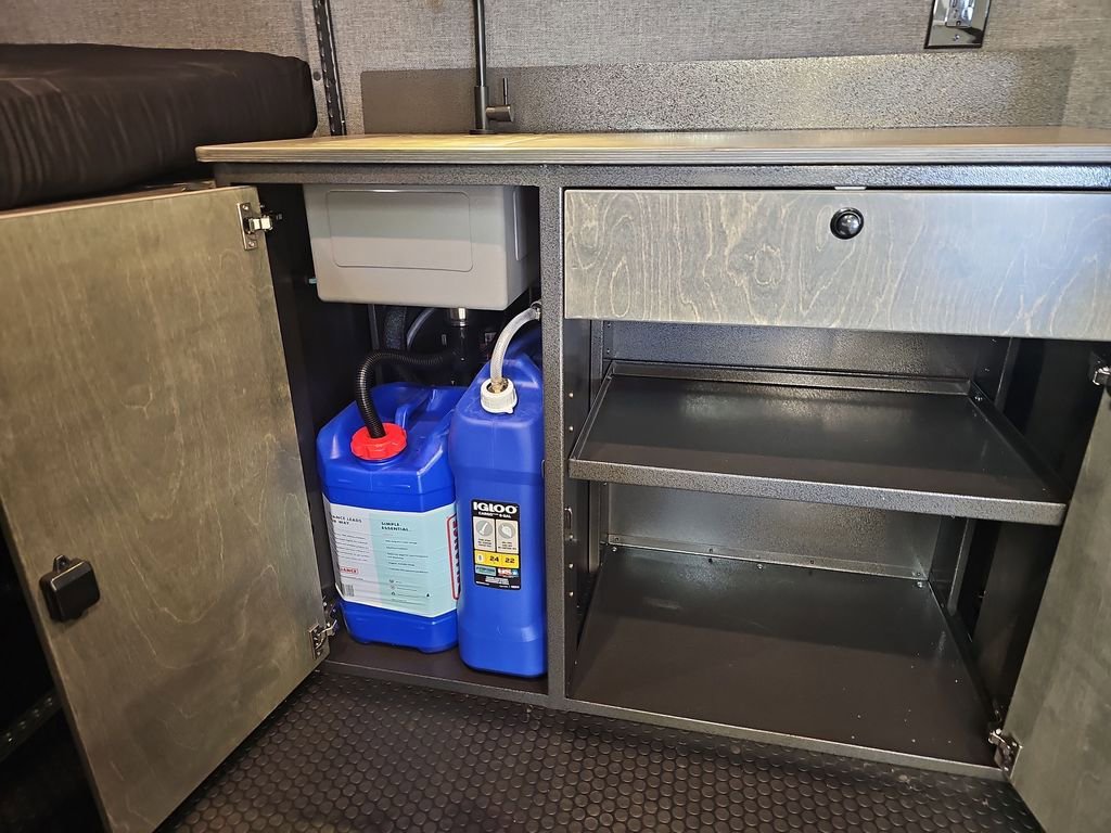 New 2025 RAM ProMaster 1500 w/ Quick Order Package 22G SLT image 11