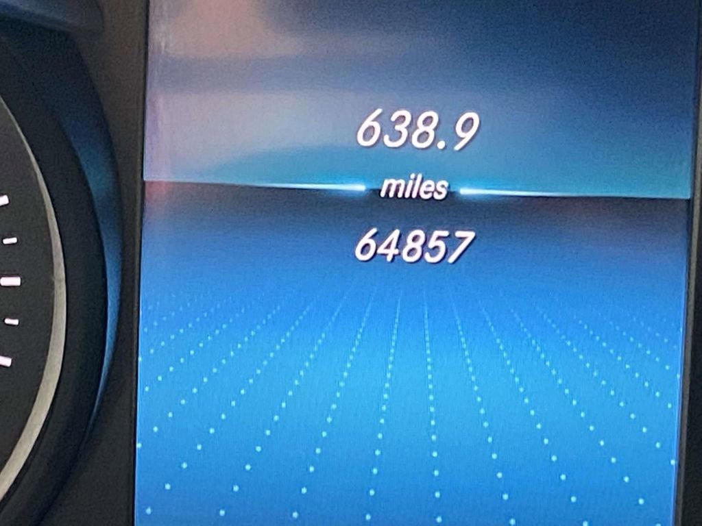 Used 2020 Mercedes-Benz GLC 300 4MATIC w/ Multimedia Package image 30