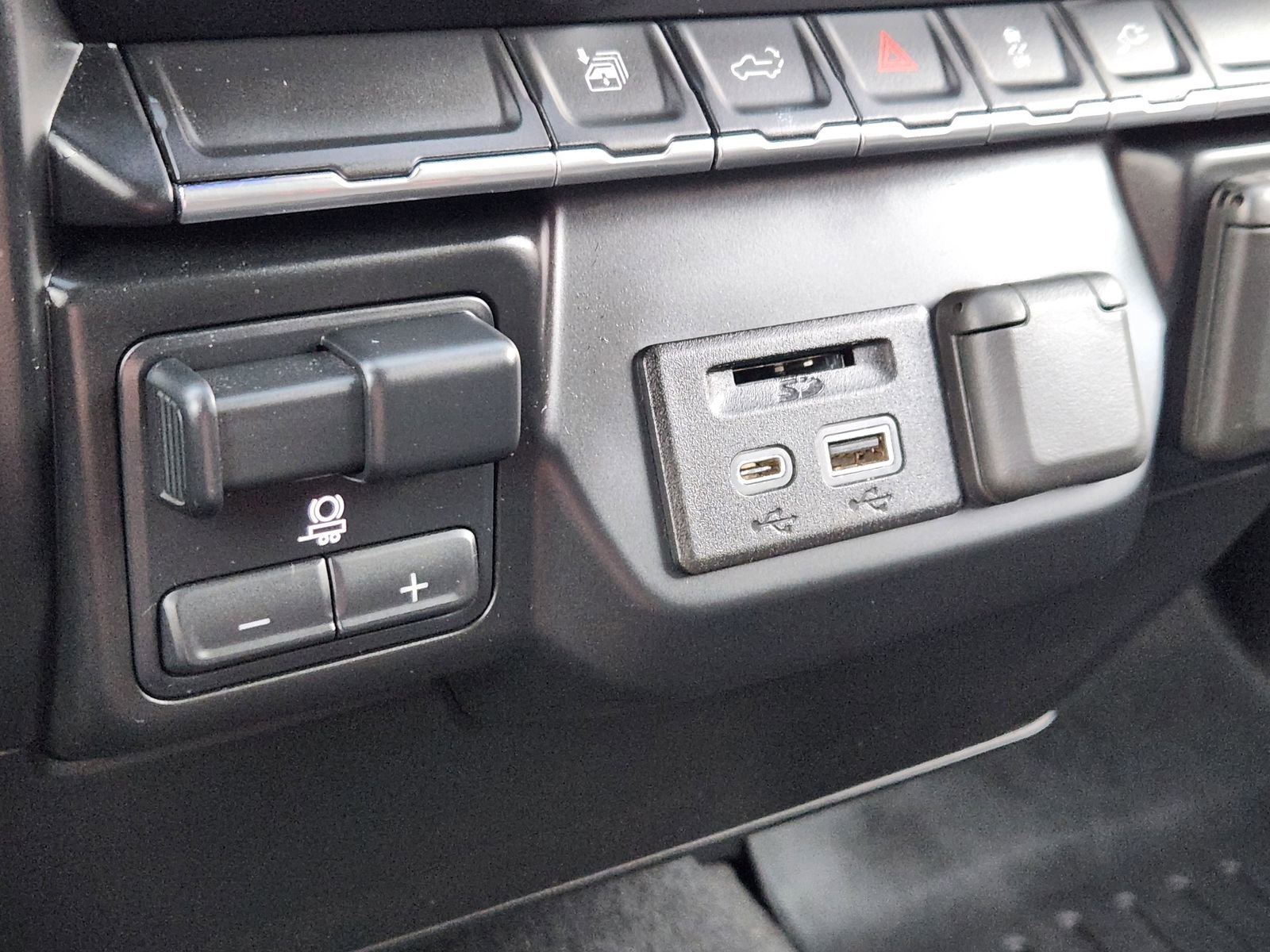 Used 2020 Chevrolet Silverado 3500 LTZ image 23