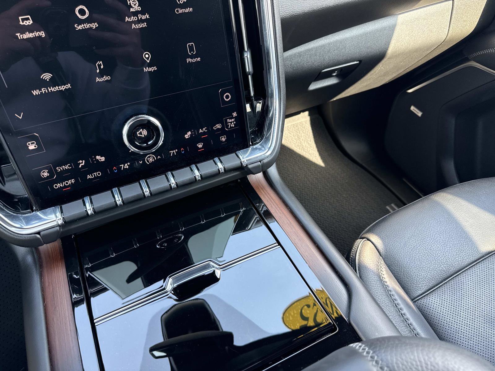 Used 2025 GMC Yukon Denali image 28