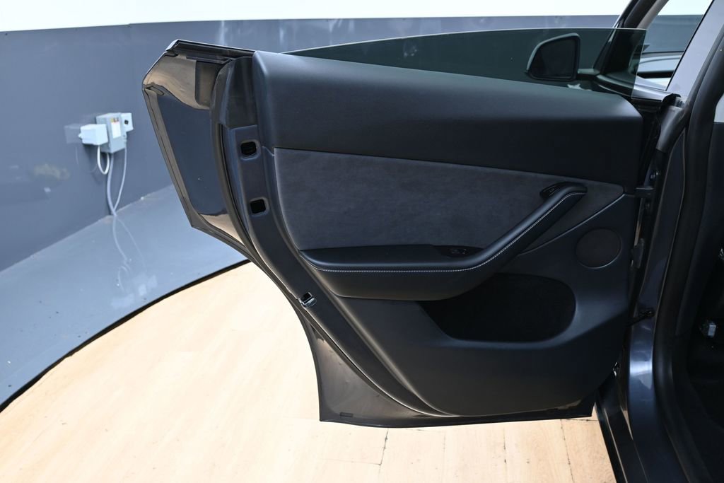 Used 2023 Tesla Model Y Long Range AWD/4WD image 47