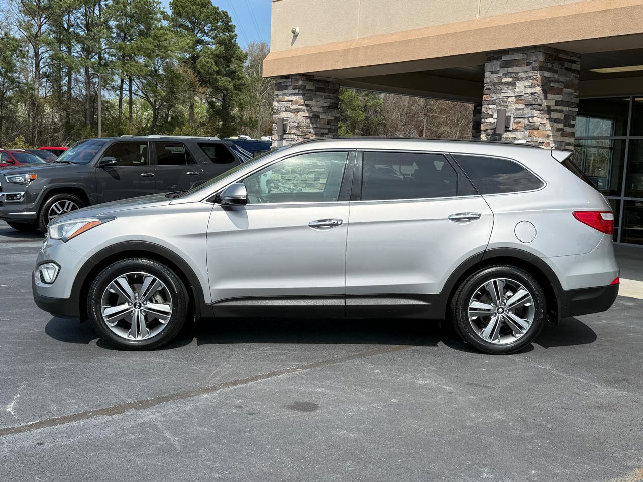 Used 2016 Hyundai Santa Fe SE w/ Option Group 02 image 2