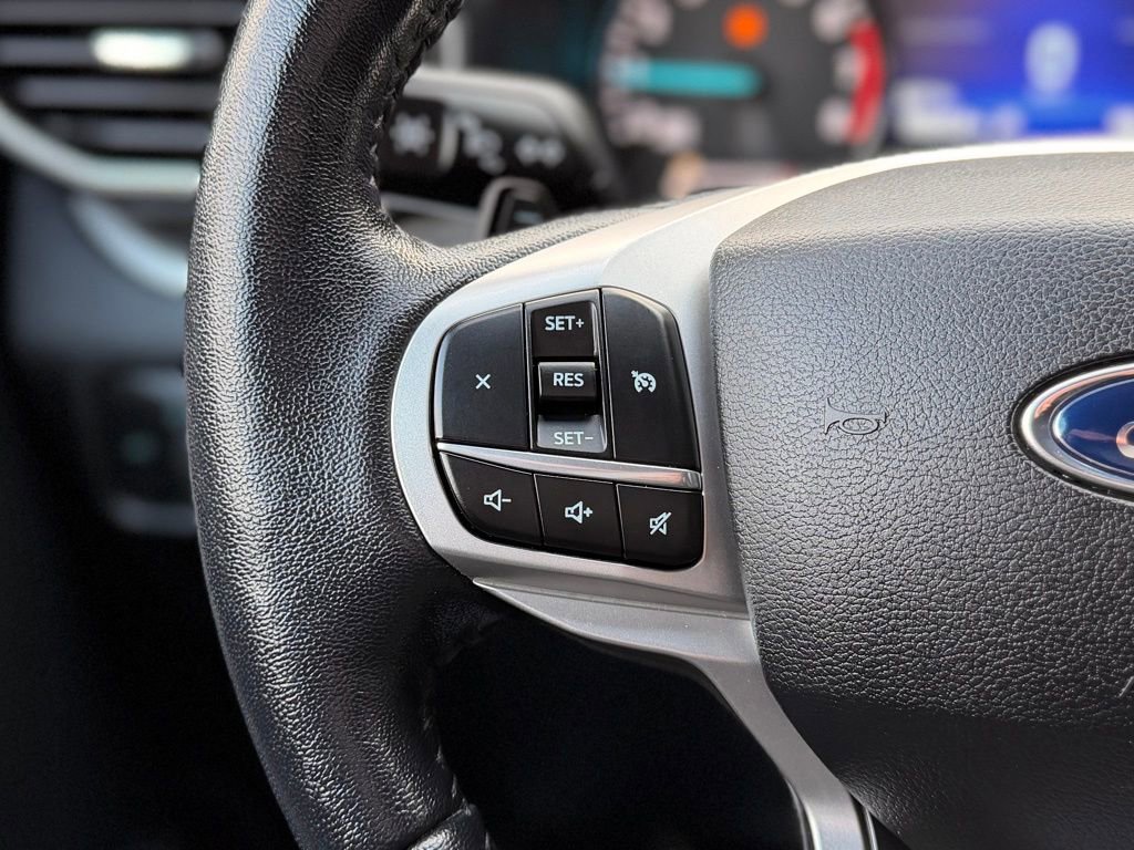 Used 2021 Ford Explorer XLT w/ Equipment Group 202A image 7