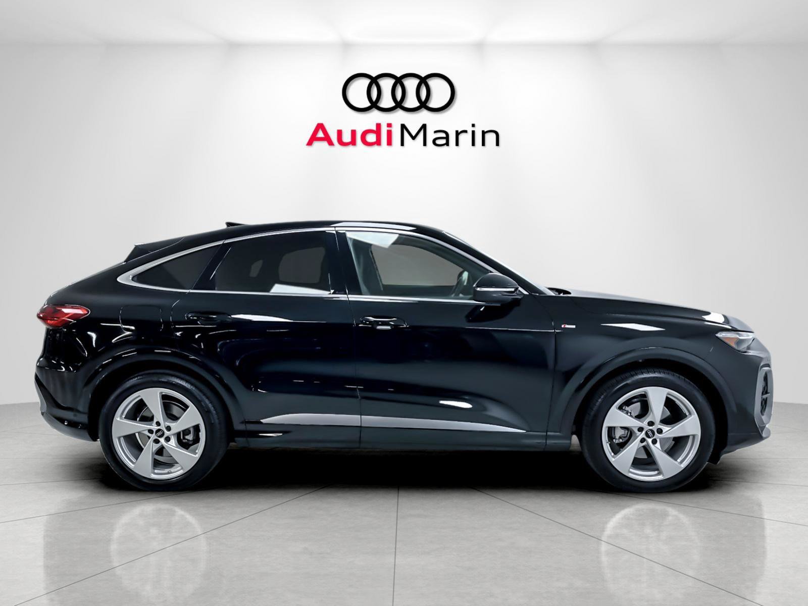 Certified 2025 Audi Q5 Prestige w/ 20" Wheel Package AWD/4WD image 6