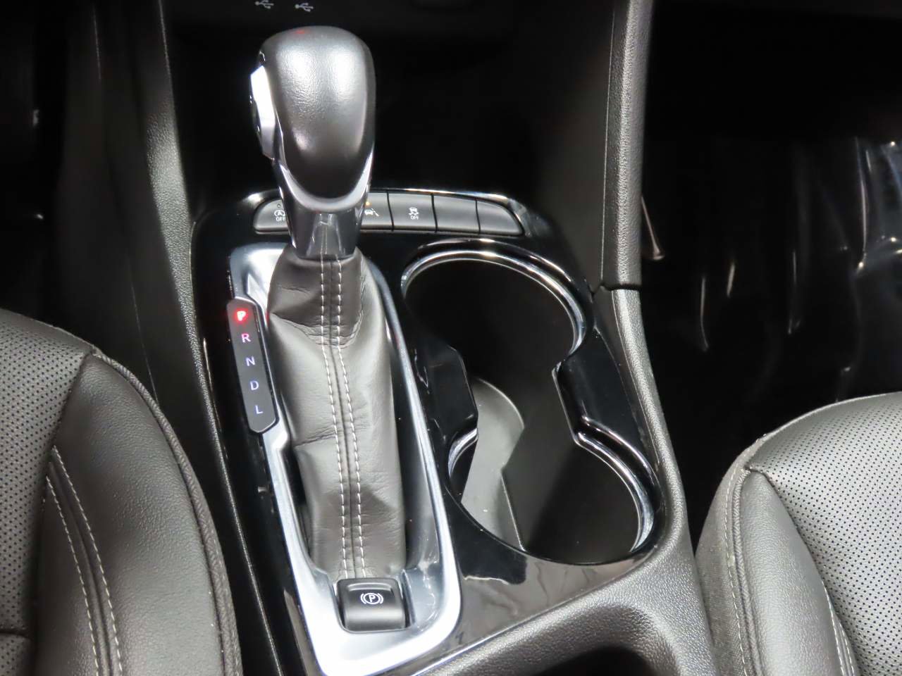 Used 2024 Buick Encore GX Sport Touring image 12