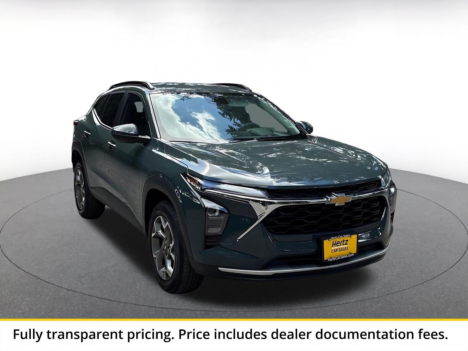 Used 2025 Chevrolet Trax LT FWD image 1