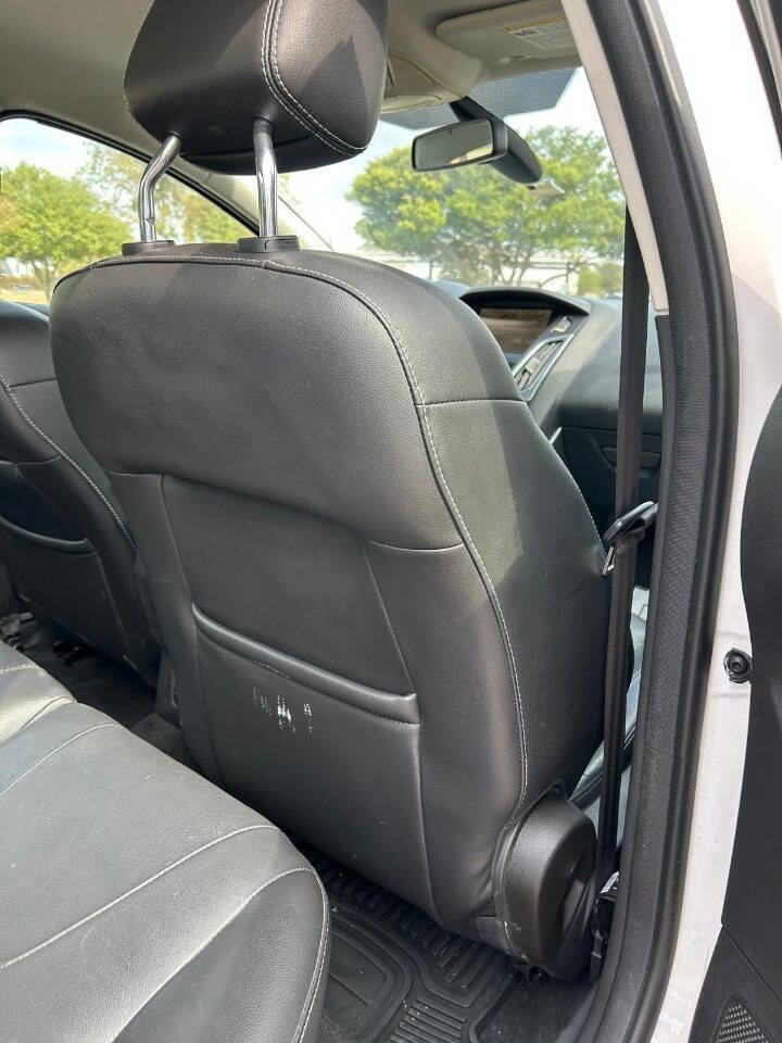 Used 2012 Ford Focus Titanium image 36