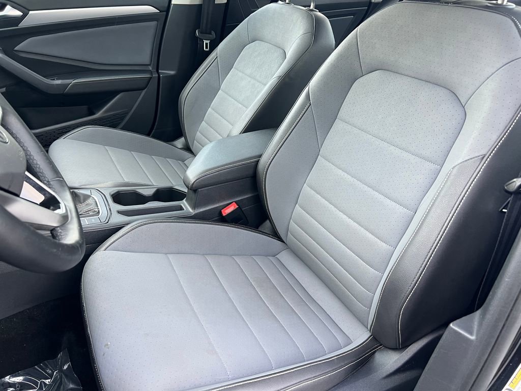 Used 2025 Volkswagen Jetta SE FWD image 10
