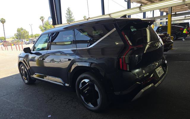 Used 2024 Kia EV9 Land AWD/4WD image 4