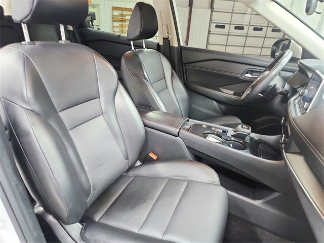 Used 2024 Nissan Rogue SV w/ SV Premium Package image 37