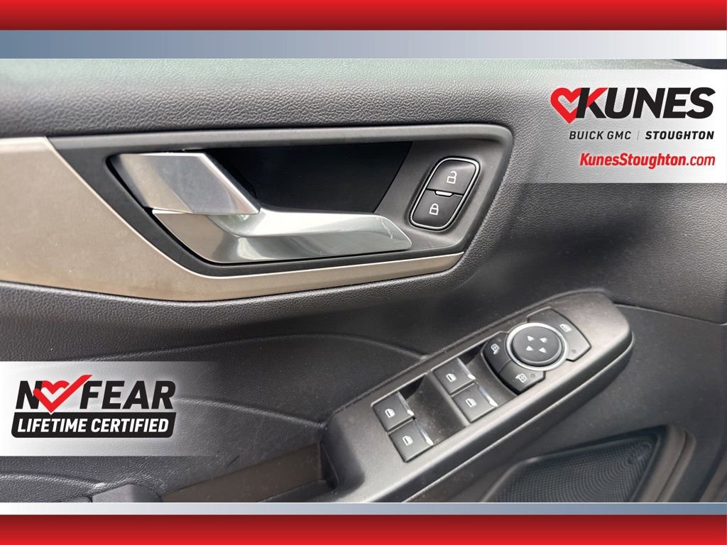 Used 2021 Ford Escape SE w/ SE Sport Appearance Package image 21