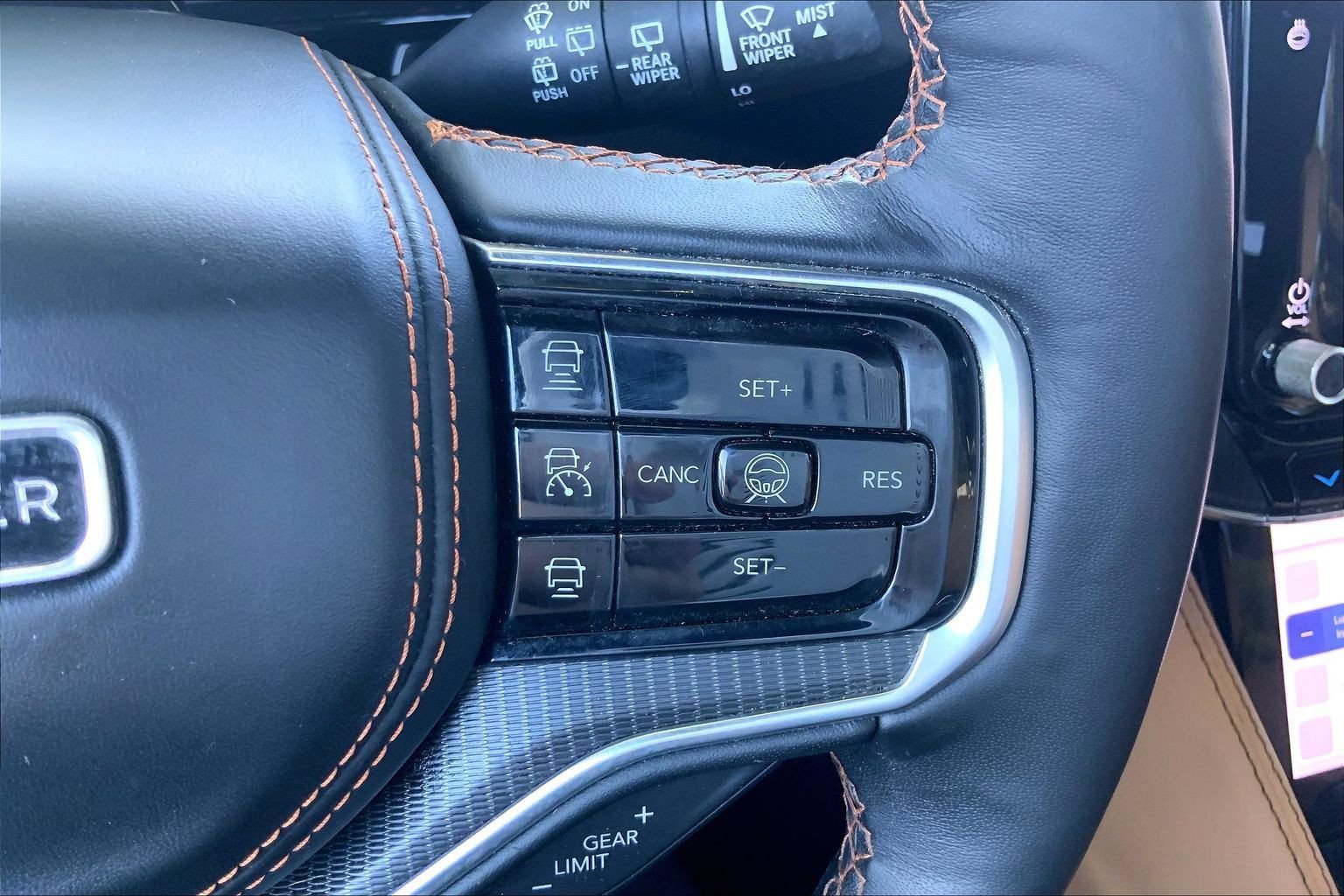 Certified 2025 Jeep Grand Wagoneer Series III w/ Rear Seat Video Group 1 AWD/4WD image 19