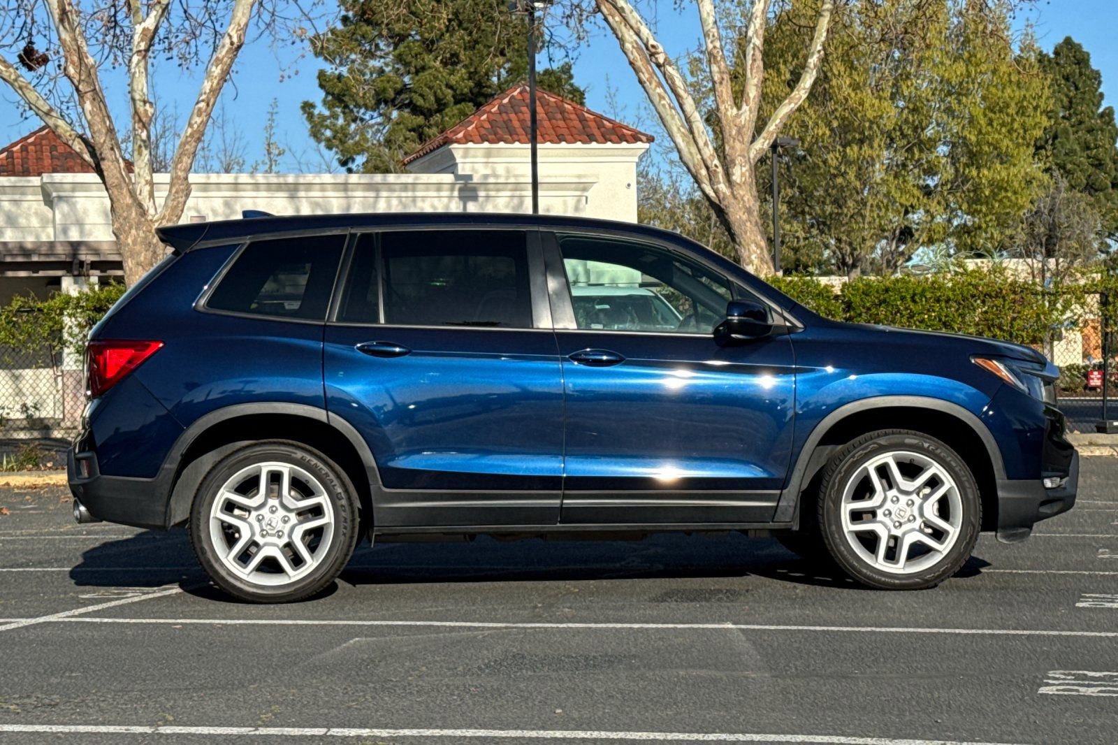Used 2024 Honda Passport EX-L image 3