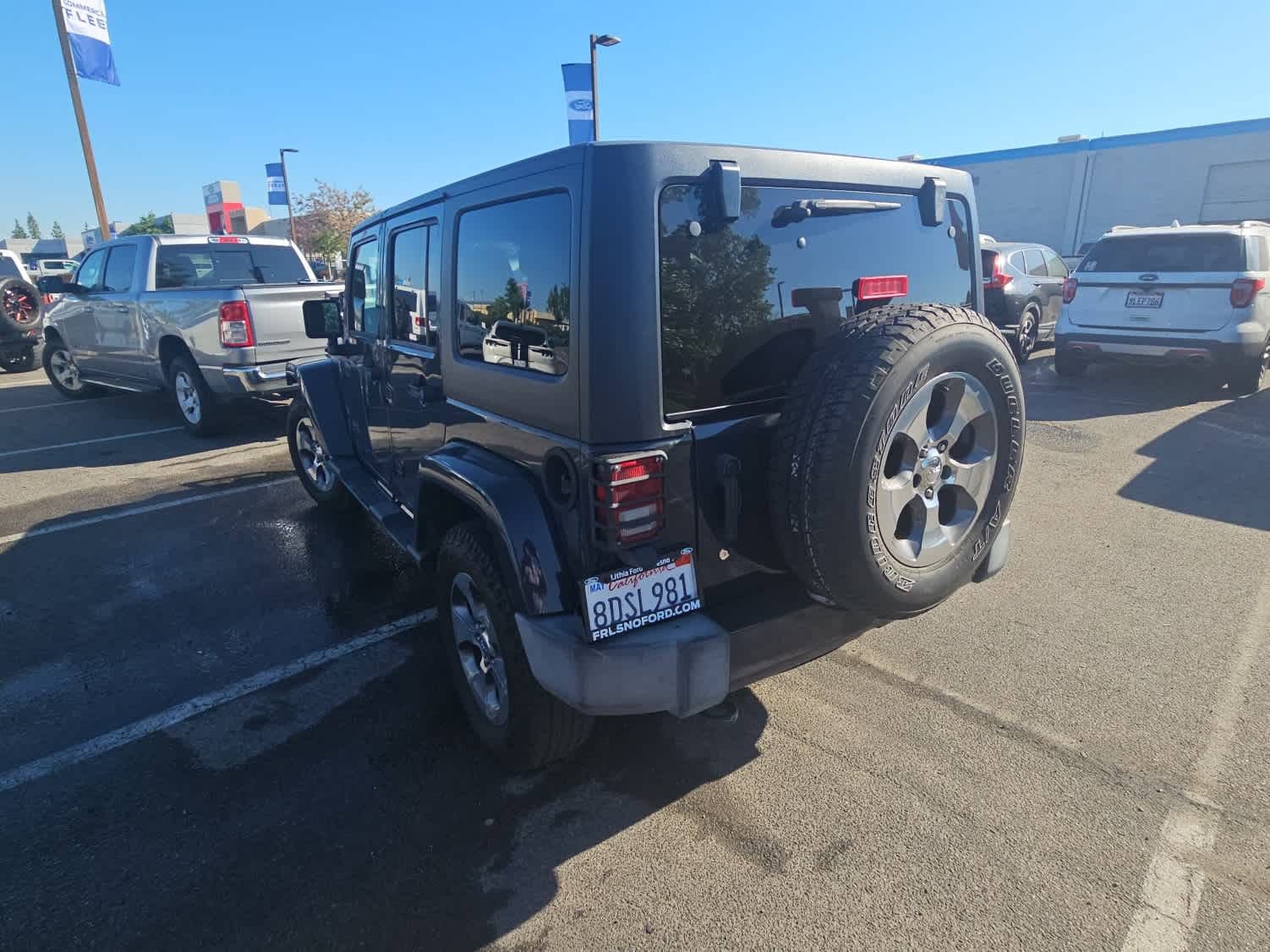 Used 2018 Jeep Wrangler Unlimited Sahara w/ Connectivity Group image 6