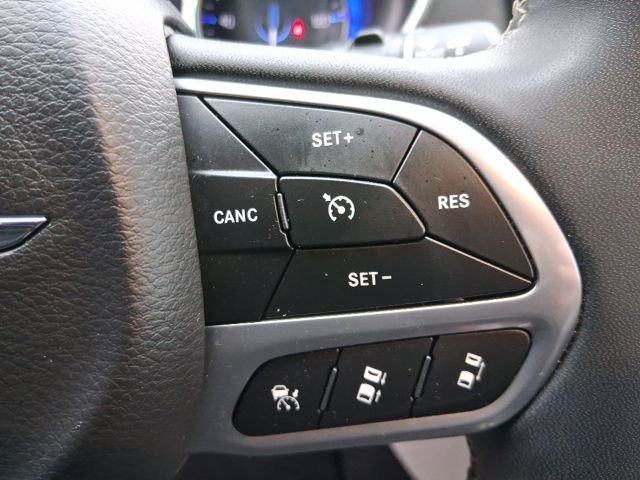 Used 2024 Chrysler Pacifica Touring-L image 17