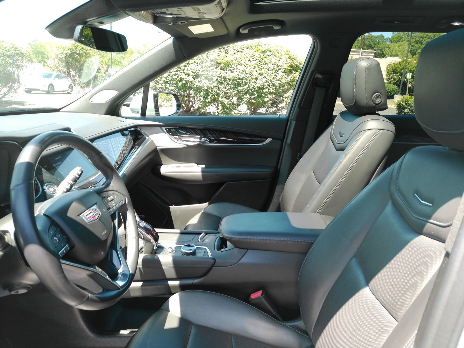 Used 2025 Cadillac XT6 Premium Luxury AWD/4WD image 5