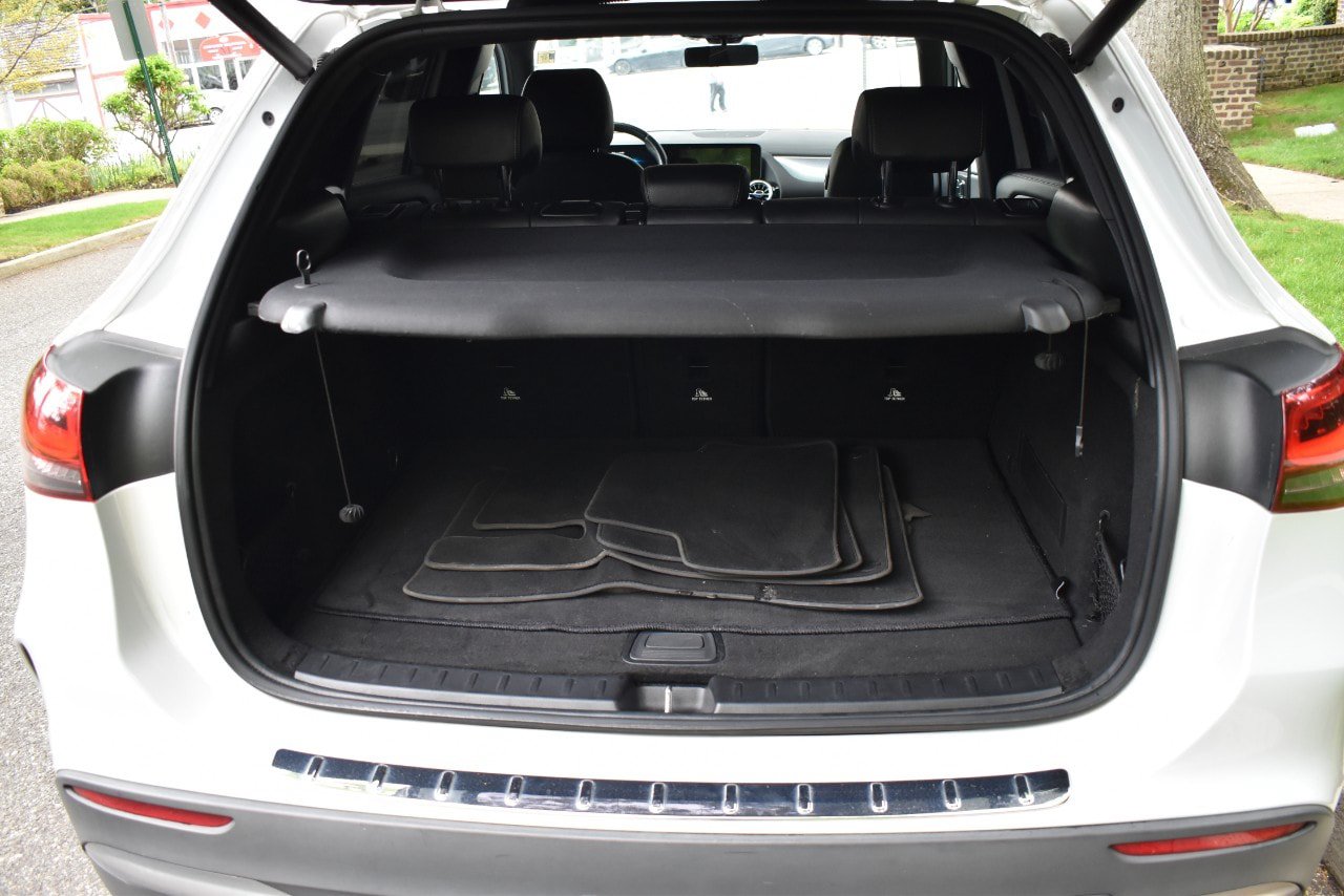 Used 2021 Mercedes-Benz GLA 35 AMG 4MATIC w/ Premium Package image 38