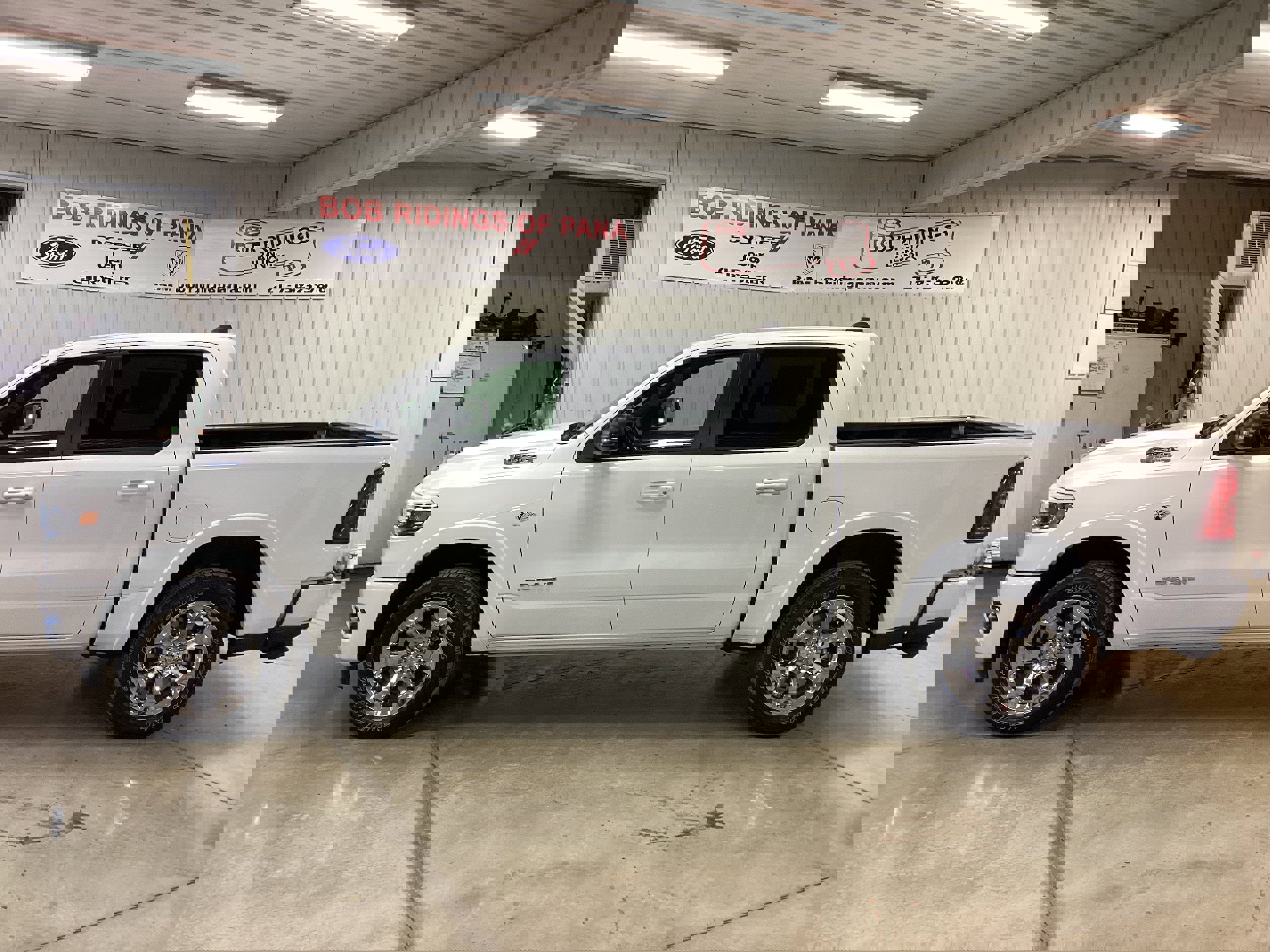 New 2026 RAM 1500 4x4 Crew Cab image 2