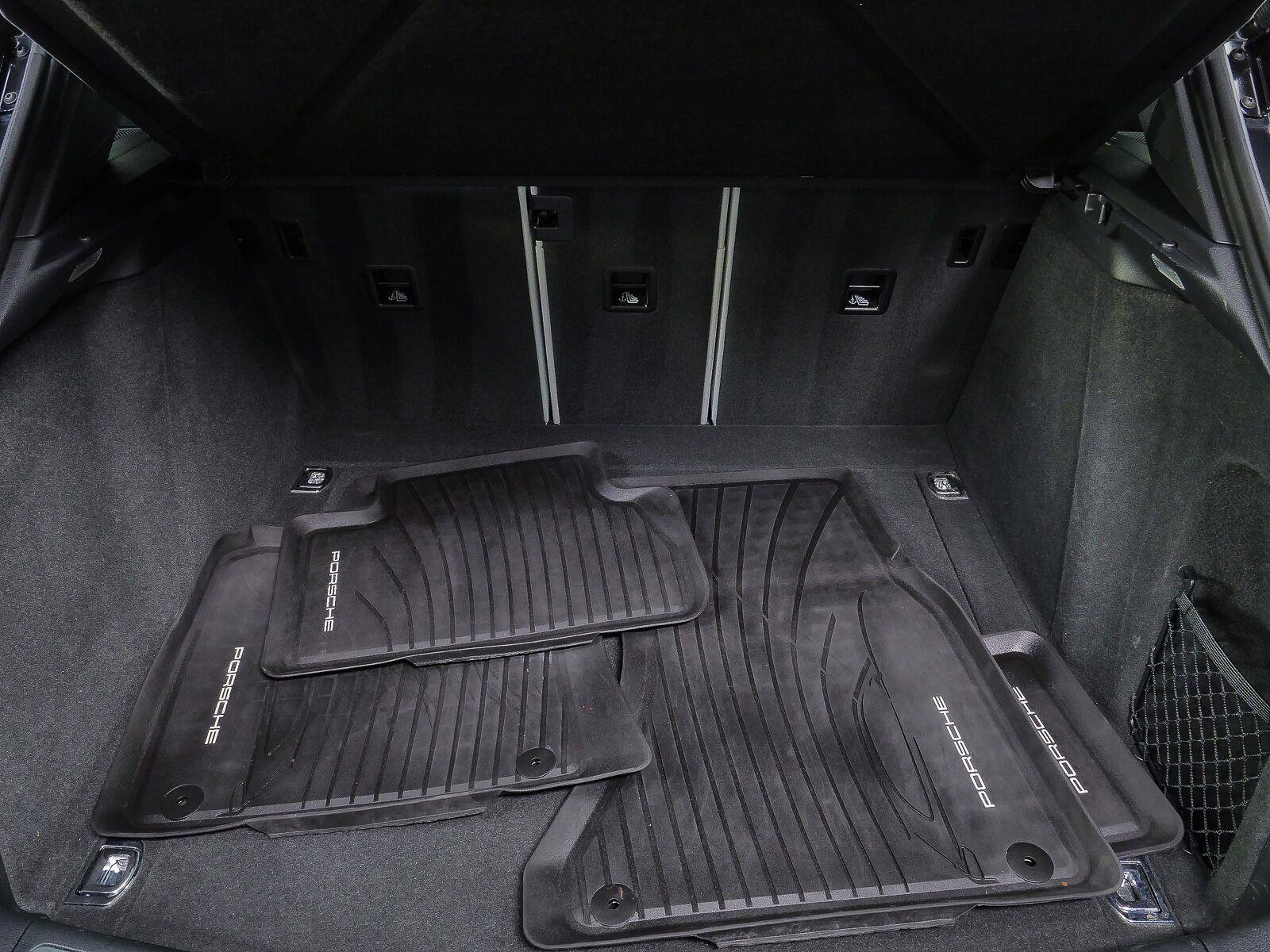 Certified 2024 Porsche Macan AWD/4WD image 28