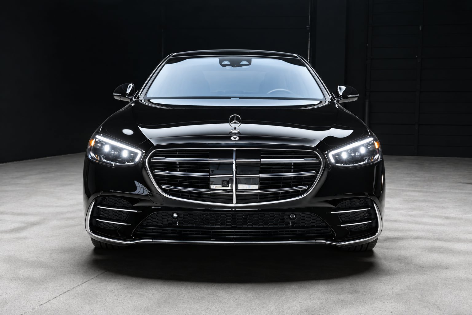 Used 2022 Mercedes-Benz S 500 4MATIC w/ AMG Line Package image 4