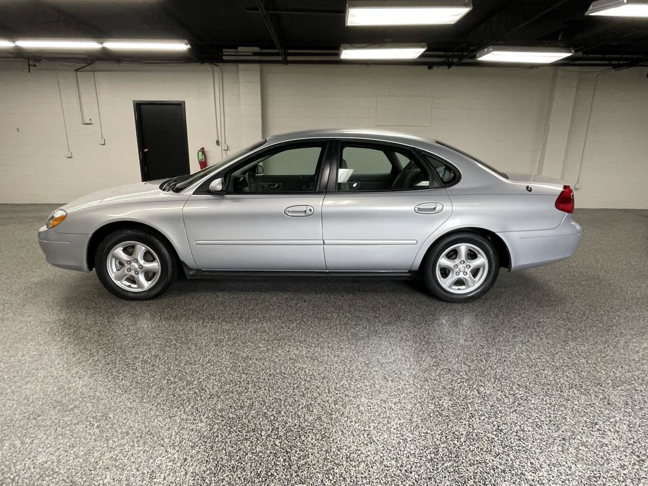 Used 2002 Ford Taurus SE FWD image 8