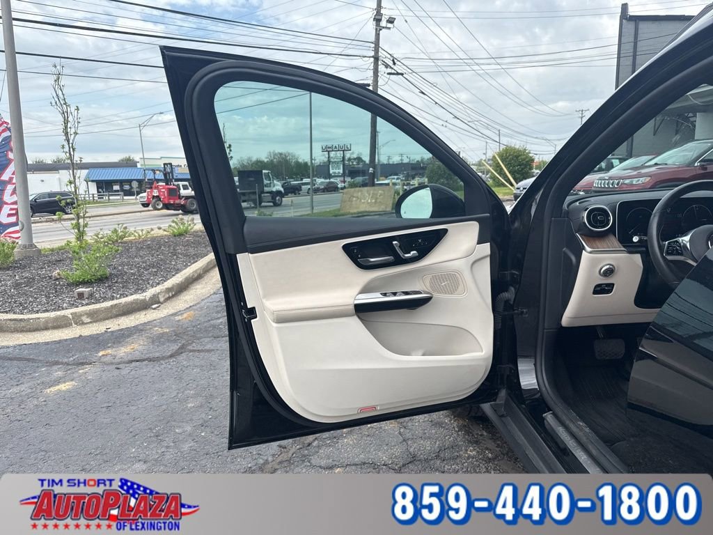 Used 2024 Mercedes-Benz GLC 300 4MATIC image 29