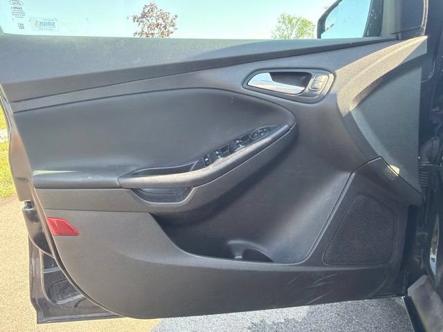 Used 2016 Ford Focus SE FWD image 16