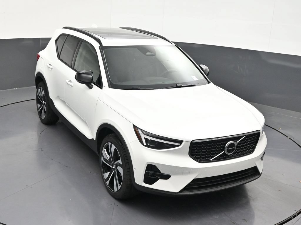 New 2026 Volvo XC40 B5 Plus w/ Climate Package AWD/4WD image 19