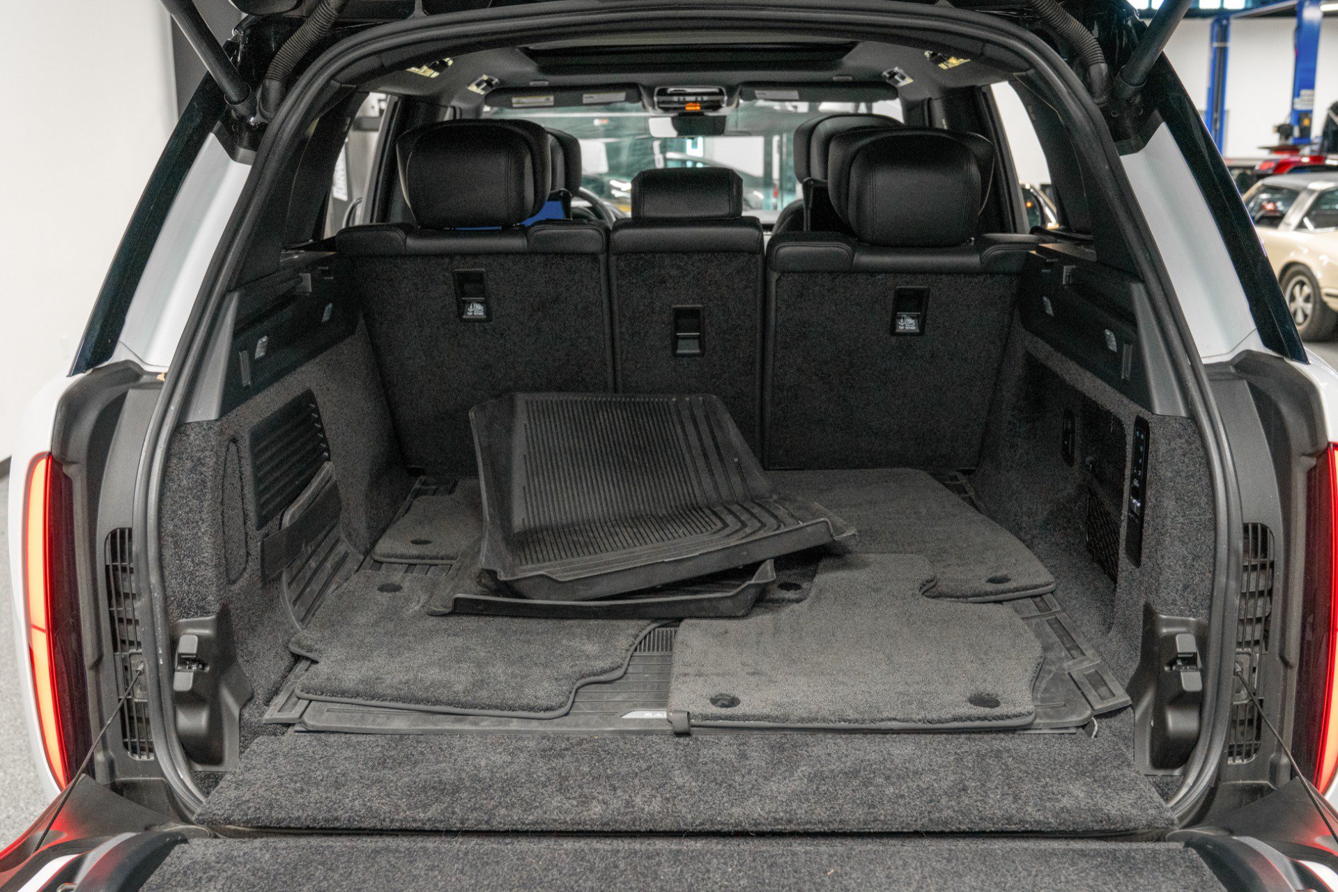 Used 2024 Land Rover Range Rover Autobiography AWD/4WD image 18