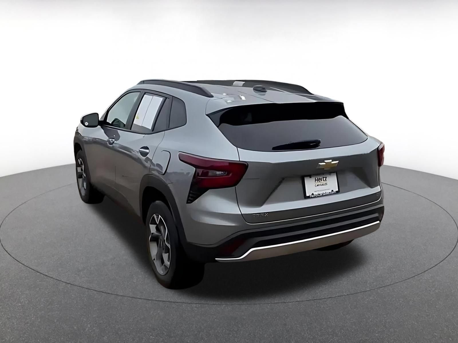 Used 2025 Chevrolet Trax LT FWD image 4