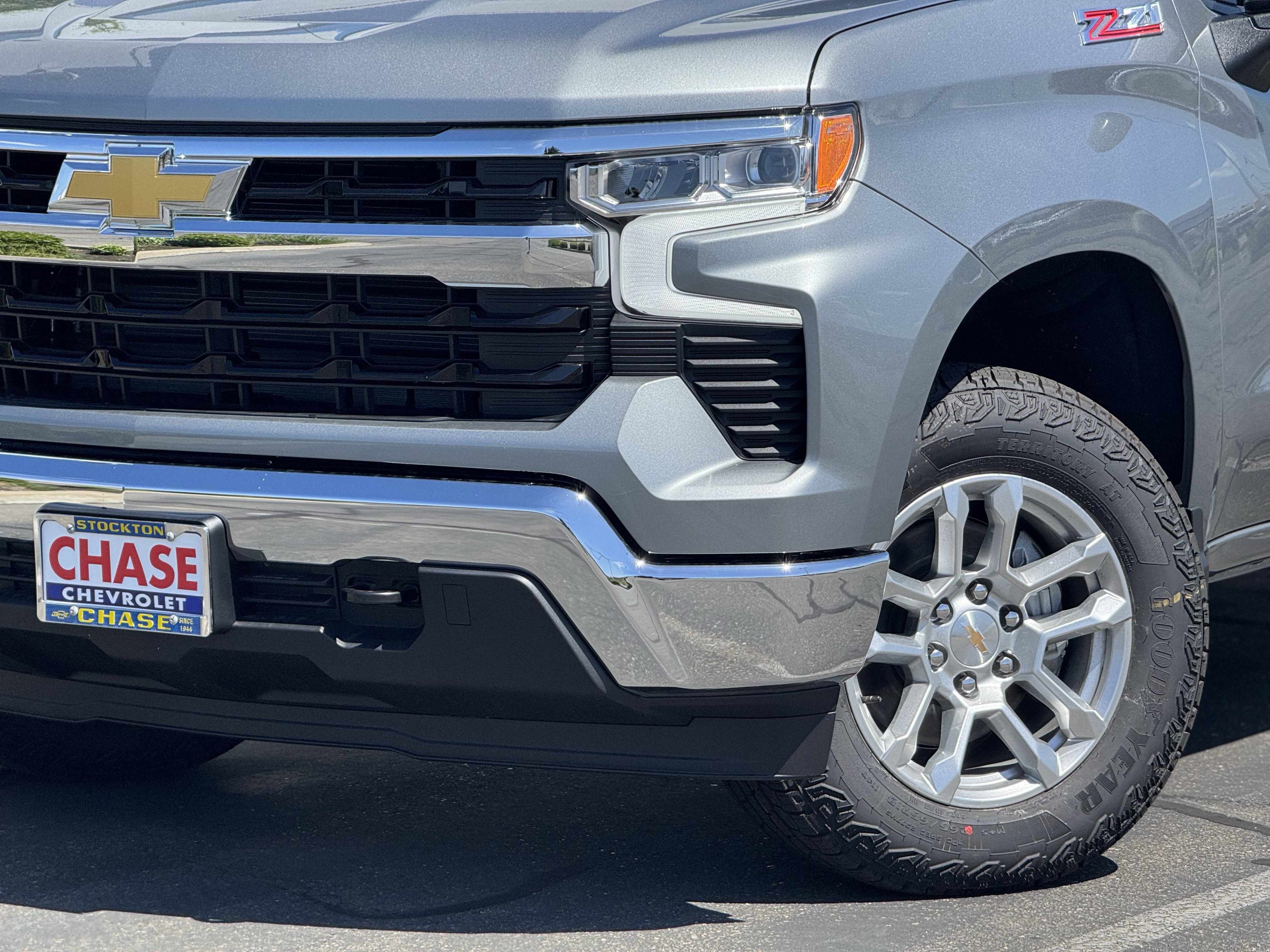 New 2026 Chevrolet Silverado 1500 LT w/ Z71 Off-Road Package AWD/4WD image 3