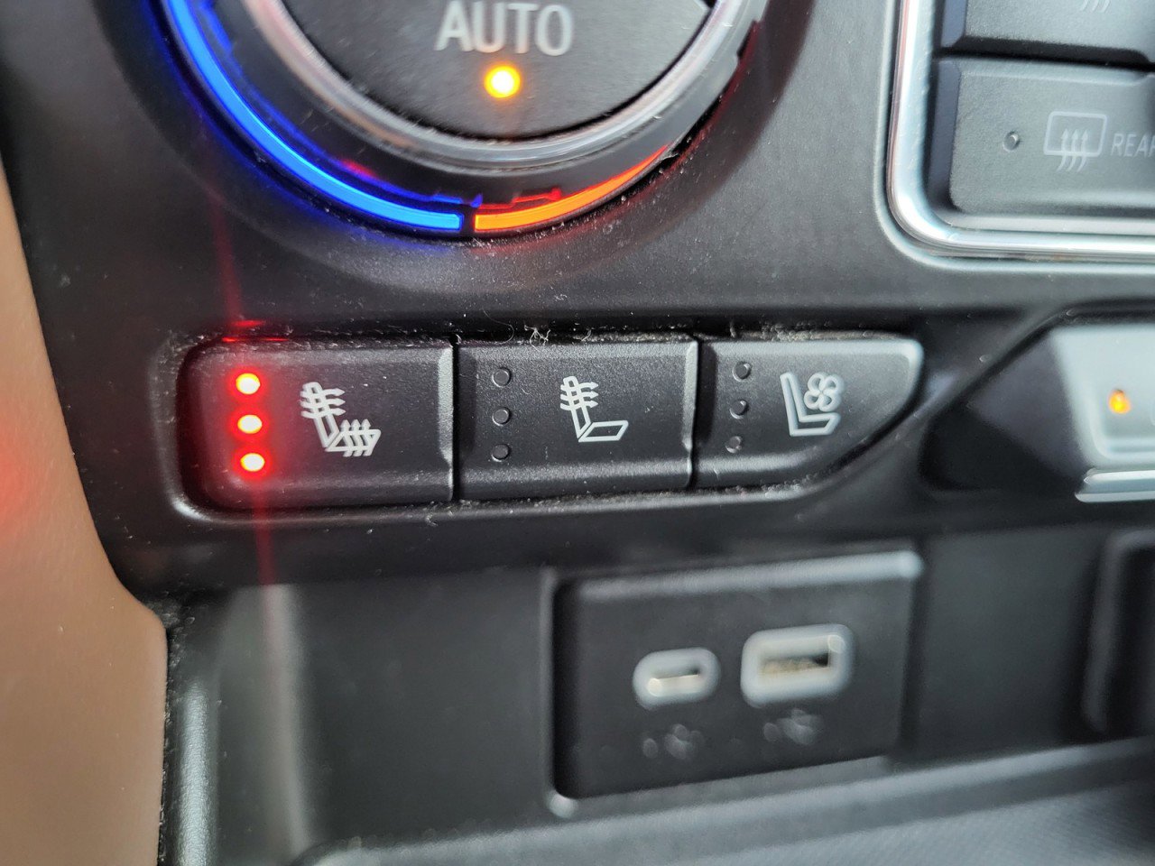 Used 2021 Chevrolet Suburban High Country w/ Premium Package image 20