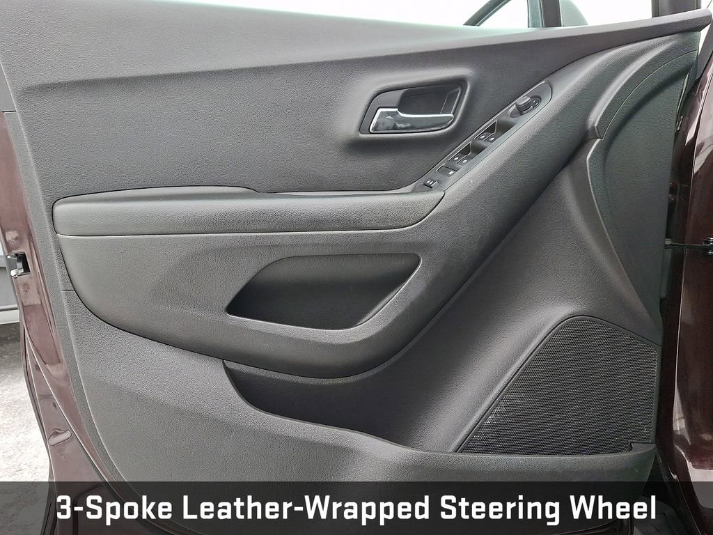 Used 2021 Chevrolet Trax LT w/ LT Convenience Package image 15