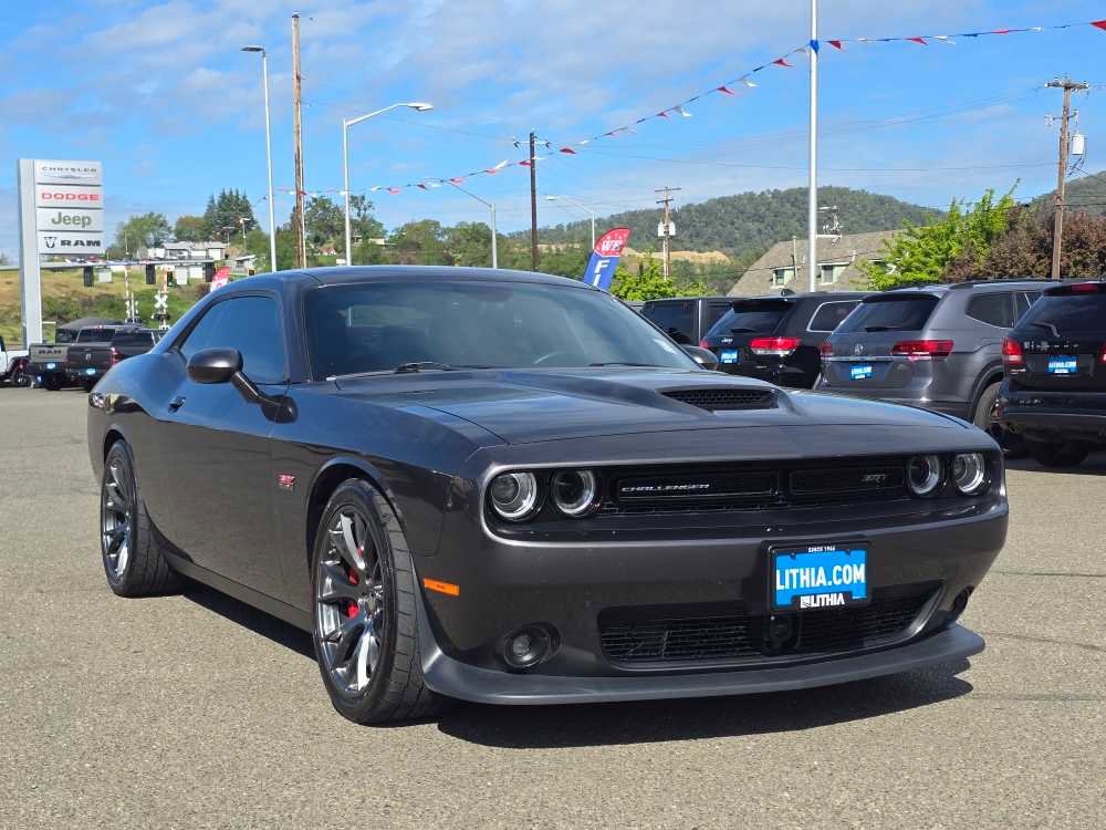 Used 2016 Dodge Challenger SRT w/ Technology Group image 7