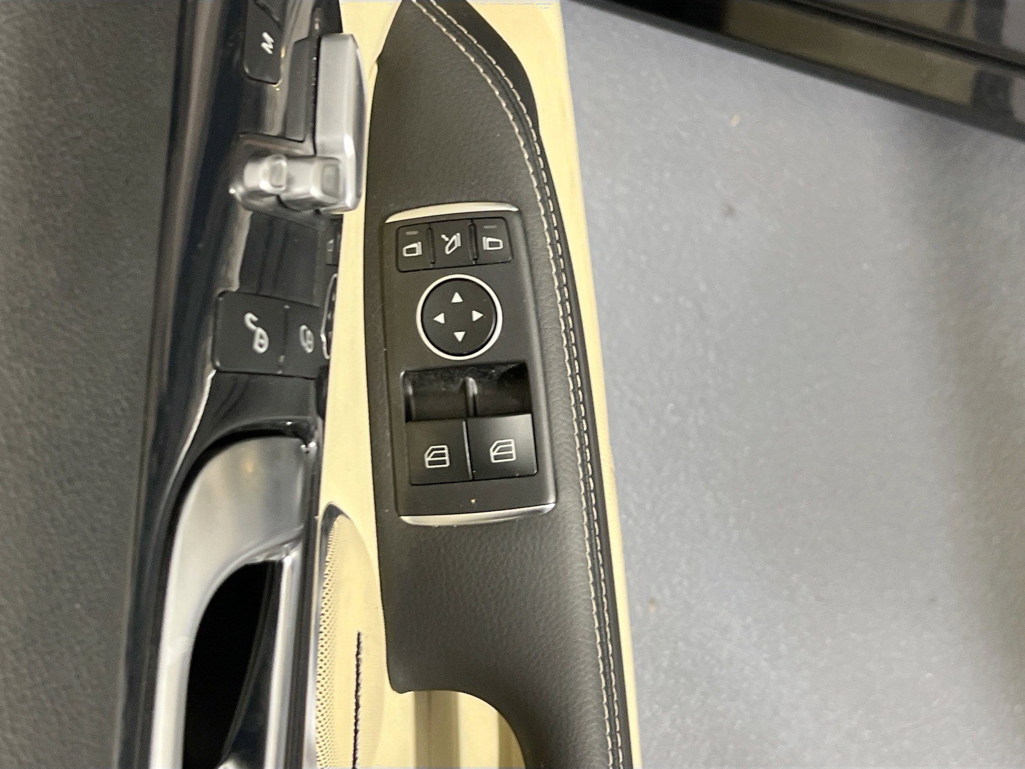 Used 2020 Mercedes-Benz SLC 300 image 17