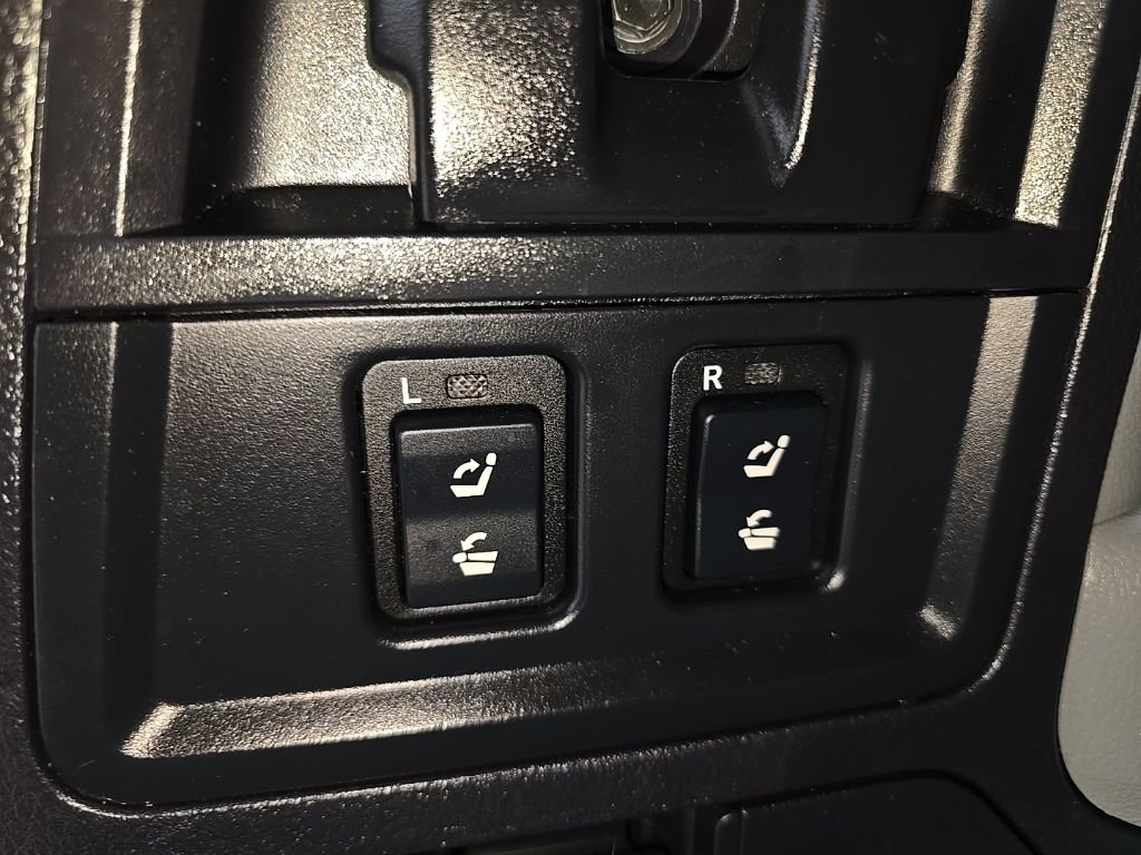 Used 2019 Toyota Sequoia SR5 w/ Premium Package image 28