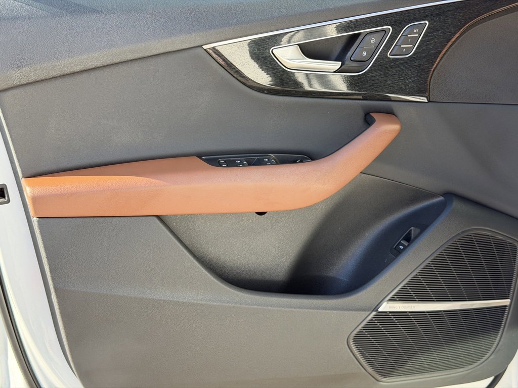 Used 2019 Audi Q8 Premium Plus w/ Premium Plus image 22