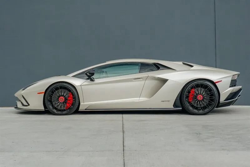 Used 2017 Lamborghini Aventador S image 10