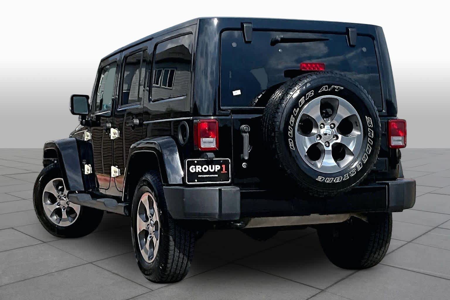 Used 2017 Jeep Wrangler Unlimited Sahara AWD/4WD image 12