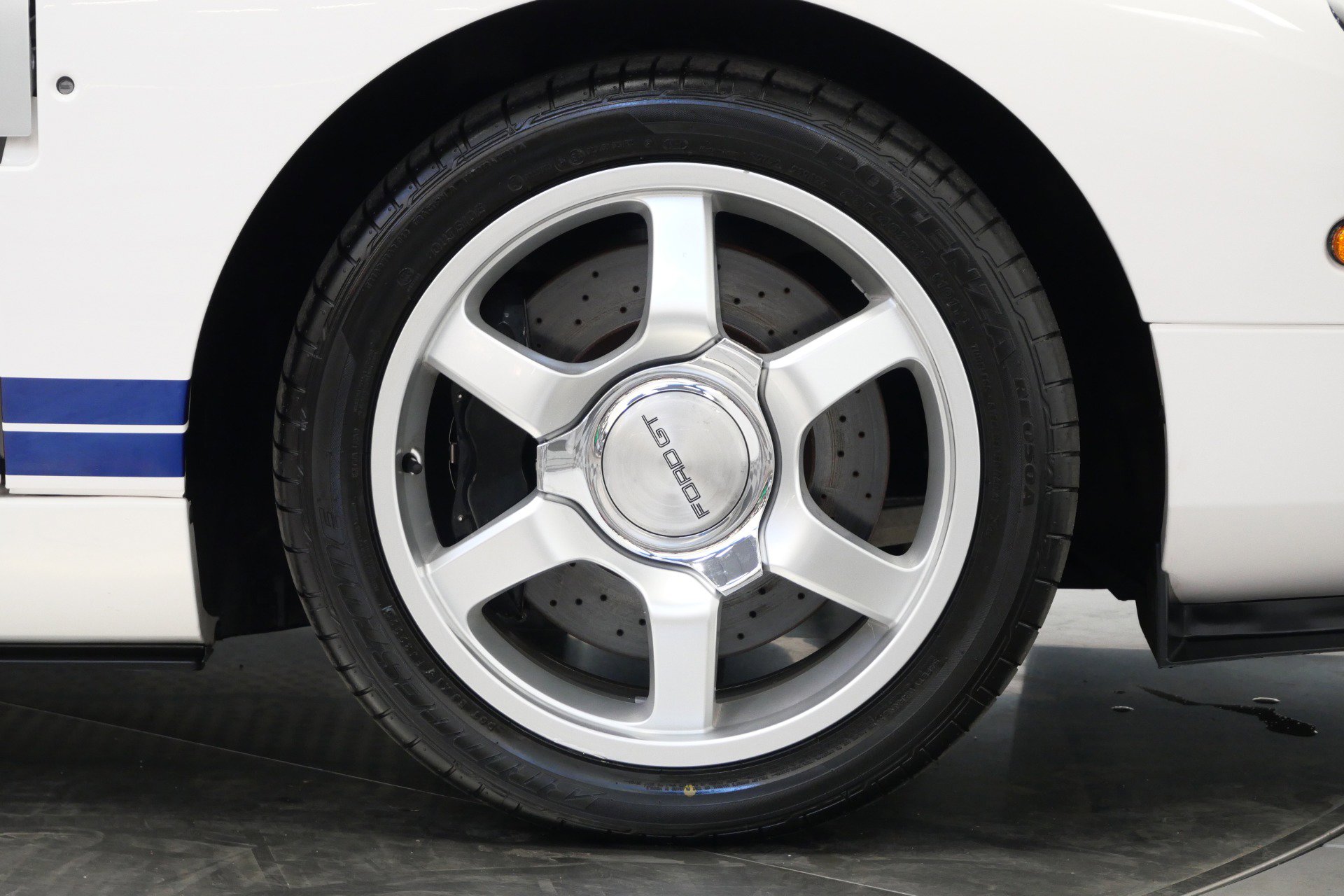 Used 2005 Ford GT image 34