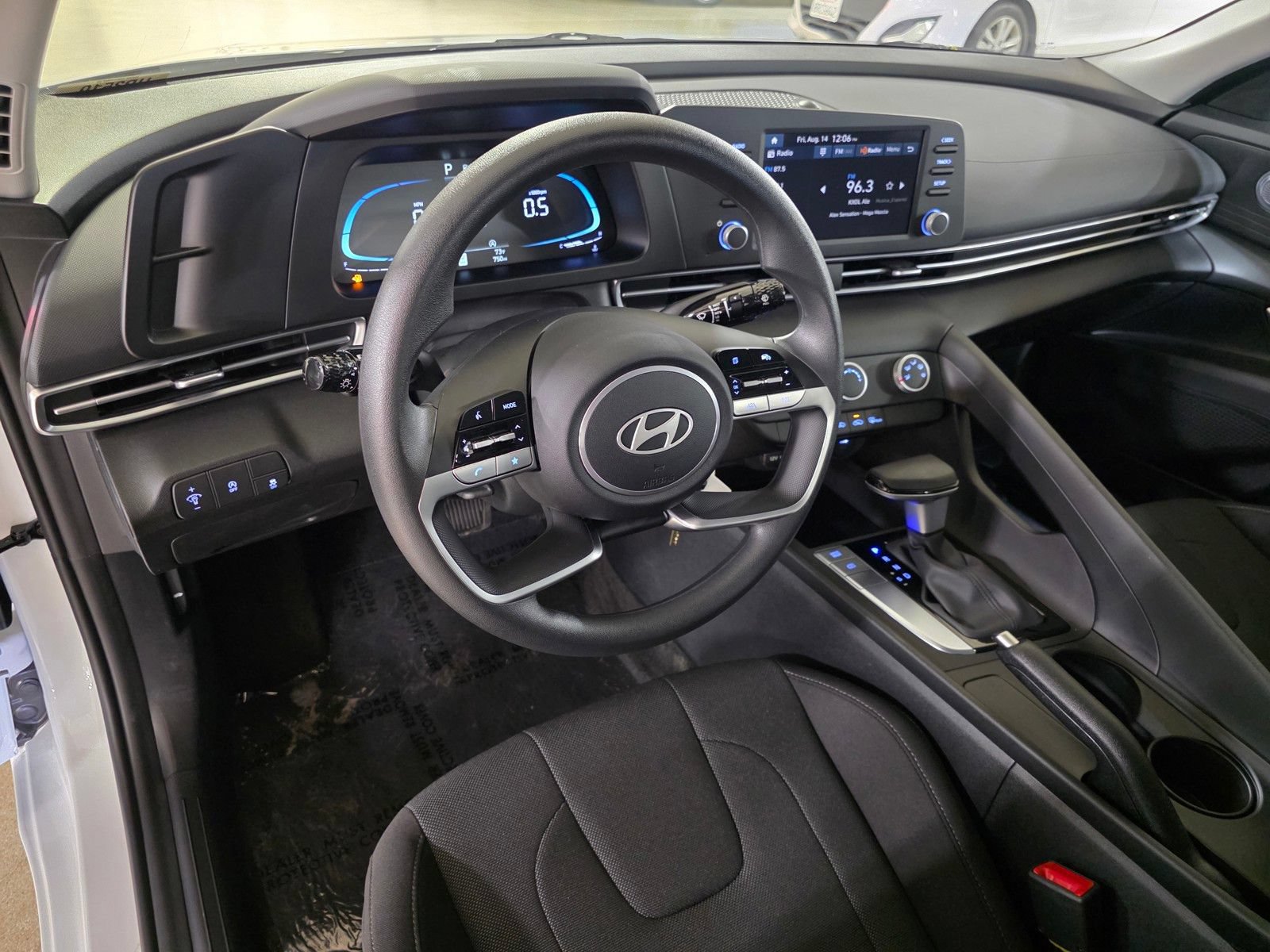 Used 2026 Hyundai Elantra SE FWD image 24