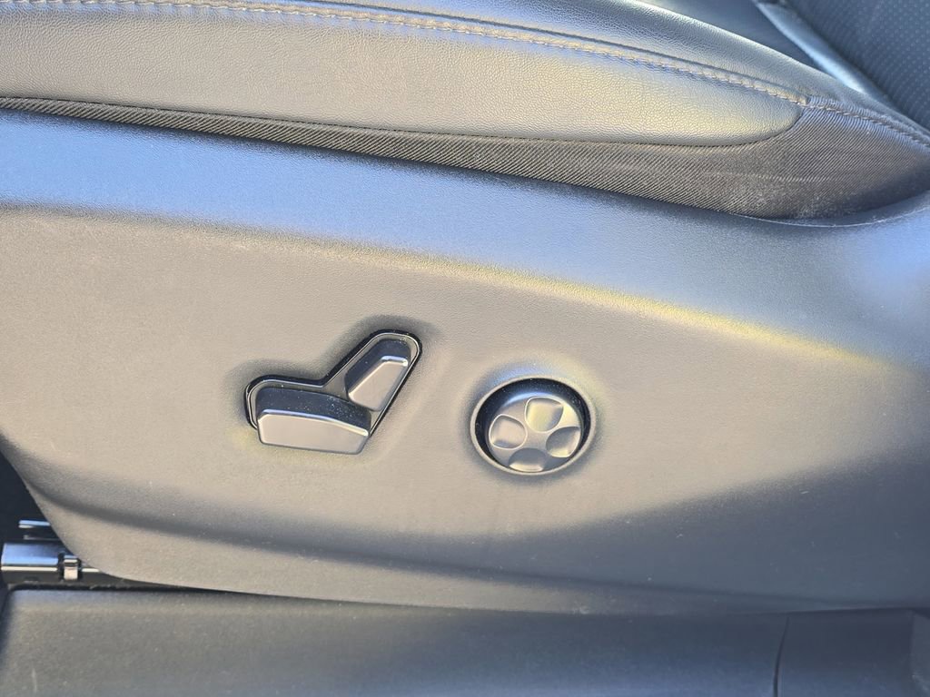 Used 2024 Chrysler Pacifica Touring-L FWD image 19