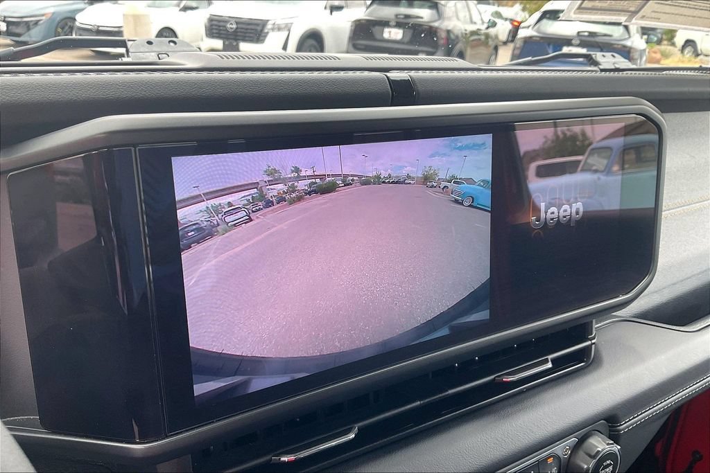 Used 2025 Jeep Wrangler Unlimited Sahara AWD/4WD image 21
